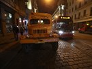 Prasklá kolejnice zkomplikovala tramvajovou dopravu v centru Prahy, linky jezdí...