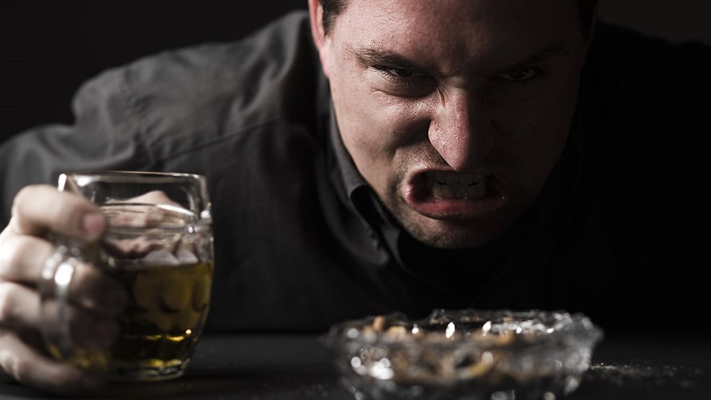 Násilí si s alkoholem rozumí. A te� u� na to máme i v�decké, empirické d�kazy.