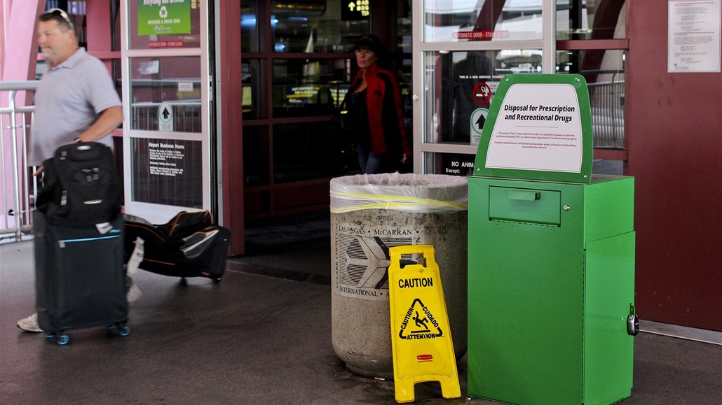 Na letišti v Las Vegas byly nainstalovány zelené kontejnery, do kterých mohou...