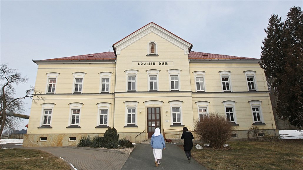 Louisin d�m v Moravci p�vodn� fungoval jako chudobinec. Stojí na konci obce.