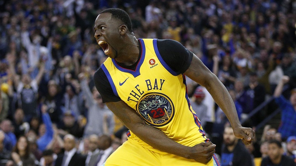 Draymond Green z Golden State se raduje b�hem utkání s Oklahoma City.
