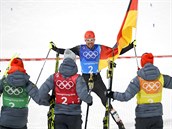ZLATO. Nmeck sdruen Johannes Rydzek dobhl pro zlatou olympijskou medaili...