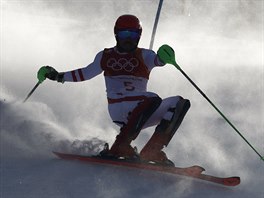 Marcel Hirscher se potk s trat olympijskho slalomu.