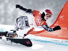 eská snowboardistka Ester Ledecká v olympijském paralelním obím slalomu. (24....