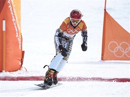 eská snowboardistka Ester Ledecká v cíli olympijského paralelního obího...