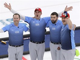 ZLATO. Ameri�tí curle�i zvít�zili v olympijském finále nad �védskem. (24. února...