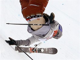 Torin Yater-Wallace, of the United States, crashes during the men's halfpipe...