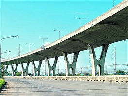 Nejdelí most je Bang na Expressway v Bangkoku