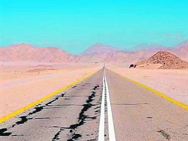 Nejerovnjí silnice je Highway 10 v Saudské Arábii