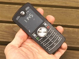 Motofone F3 byl povaovaná za první stylový levný mobilní telefon, vdy na ná...