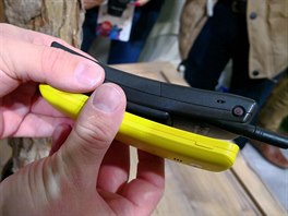 Nokia 8110 4G a pvodní historická Nokia 8110