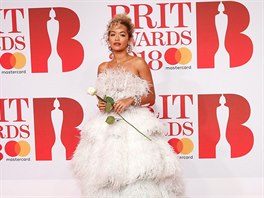 Zpěvačka Rita Ora na Brit Awards (Londýn, 21. února 2018)