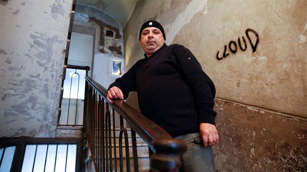 Roberto Biondi �ije z penze sv� matky. Jeho probl�my za�aly p�ed dvan�cti lety, kdy musel zav��t kr�mek s oble�en�m. (7. �nora 2018)