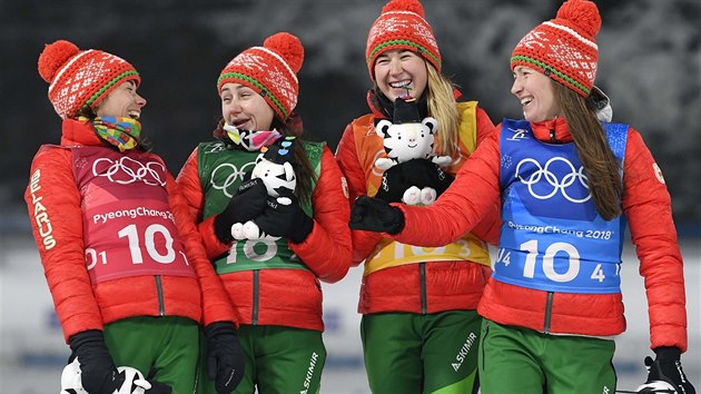 Favoritky propadly, Češky rovněž, olympijskými vítězkami se vě větrném závodě plném zvratů překvapivě staly Bělorusky. Finišmanka Darja Domračevová získala už čtvrté zlato a stala se nejúspěšnější biatlonistkou historie.