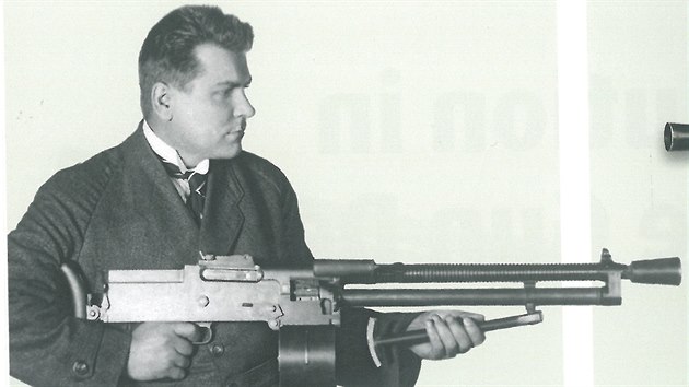 Zbran vytvel uznvan konstruktr Vclav Holek. 
