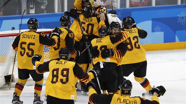 Nmet hokejist slav pekvapivou vhru nad Kanadou v semifinle olympijskho...
