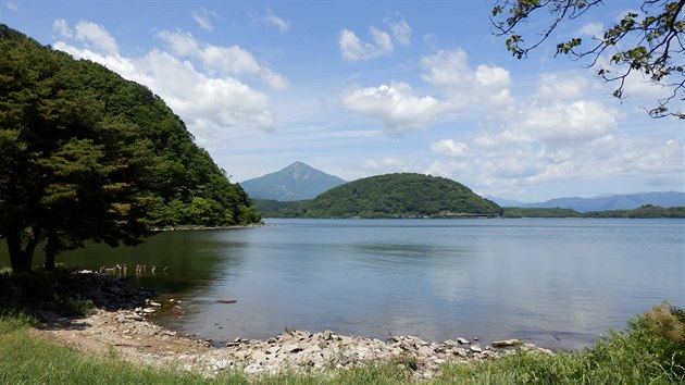 Jezero Inawairo a cp vrcholu Bandai