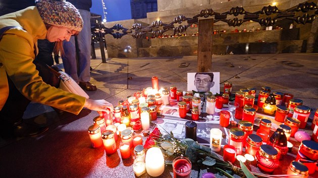 Na Vclavskm nmst lid uctili pamtku zavradnho slovenskho novine Jna Kuciaka a jeho ptelkyn (26. nora 2018)