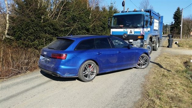 Odcizen audi, kter ujdlo policistm.