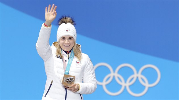 BRONZ. esk rychlobruslaka Karolna Erbanov vybojovala na olympijsk drze...