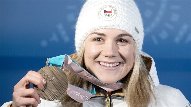 BRONZ. esk rychlobruslaka Karolna Erbanov vybojovala na olympijsk drze...