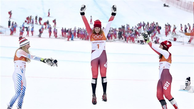 ZLATO. �v�carsk� ly�a�ka Michelle Gisinov� ovl�dla olympijskou superkombinaci. (22. �nora 2018)