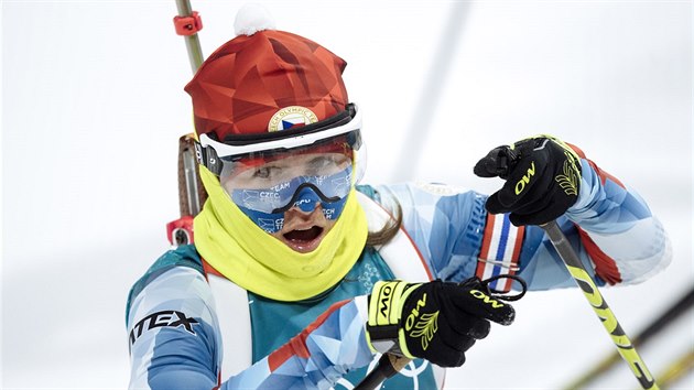 Česká biatlonistka Veronika Vítková ve štafetovém závodu na 4x6 kilometrů v olympijském středisku Alpensia. (22. února 2018)