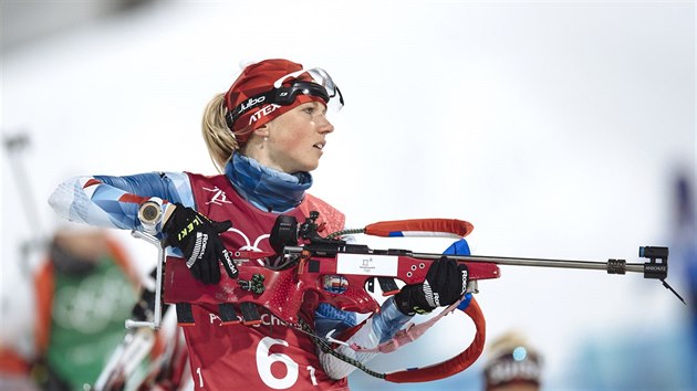 esk biatlonistka Eva Puskarkov ve tafetovm zvodu na 4x6 kilometr v olympijskm stedisku Alpensia. (22. nora 2018)