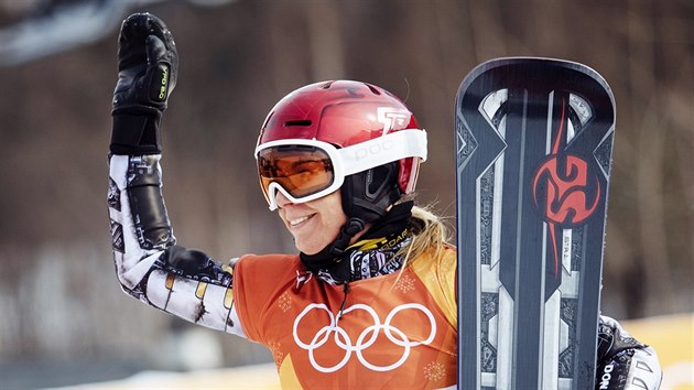 RADOST V CLI. esk snowboardistka Ester Ledeck zvtzila v olympijskm...