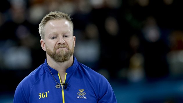 vd Niklas Edin v olympijskm finle curlingu. (24. nora 2018)