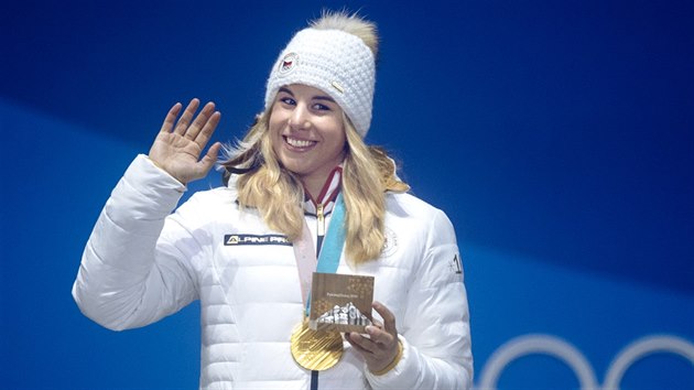 ZNOVU ZLATÁ. Češka Ester Ledecká zvítězila v druhém olympijském závodě - snowboardovém paralelním obřím slalomu. (24. února 2018)