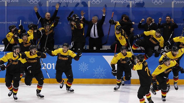 HALBFINALE! Nmet hokejist neekan vyadili v olympijskm tvrtfinle vdsko.
