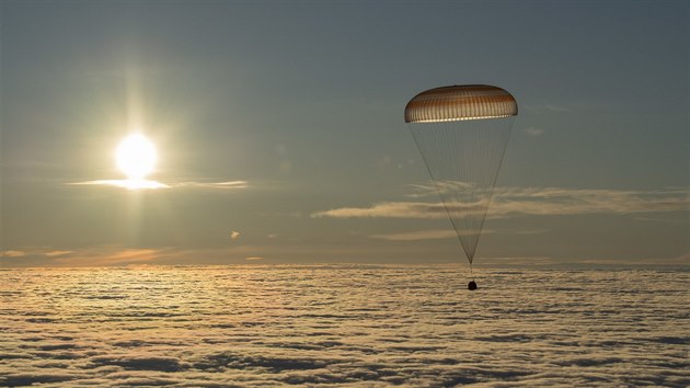 Nvratov modul kosmick lodi Sojuz pi nvratu zpt na Zemi