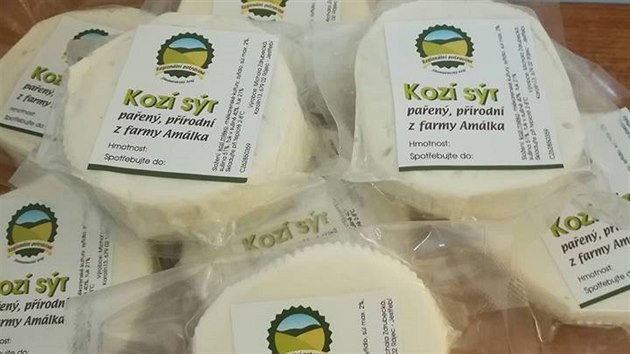 Dvaadvacetilet Michala Zdrubeck se na rodinn farm Amlka star zejmna o kozy, ale tak o ovce a osla. Za prodn praen sr zskali ocenn Regionln potravina Jihomoravskho kraje za rok 2017.