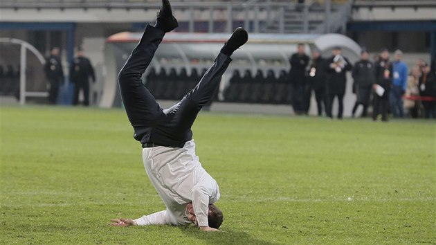 Plzesk trenr Pavel Vrba skota ped fanouky po postupu do osmifinle Evropsk ligy.