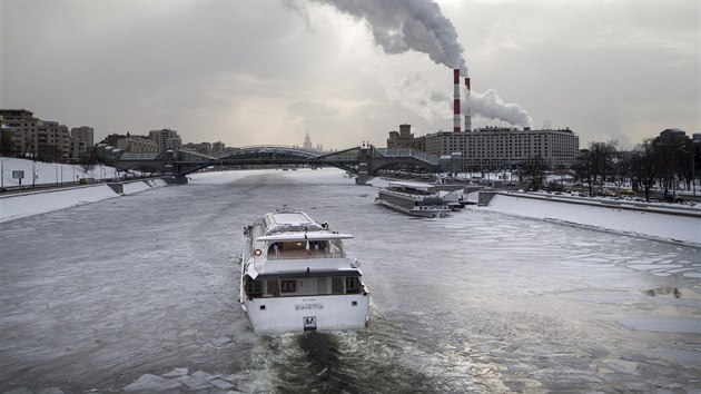 Vyhldkov plavby po ece Moskv se v Rusku konaj i v teskutch mrazech. (26. nora 2018)