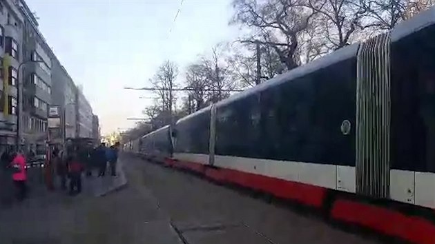 Závada světelné signalizace zastavila v centru Prahy tramvajový provoz