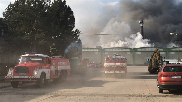 Požár mrazíren v Mochově u dálnice D11. (23.2.2018)