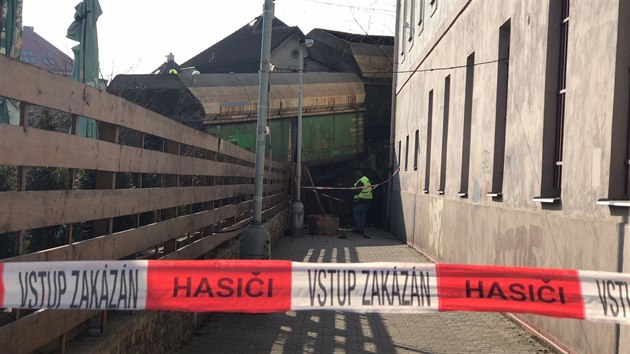 V pražském Radotíně vykolejil nákladní vlak. (28.2.2018)