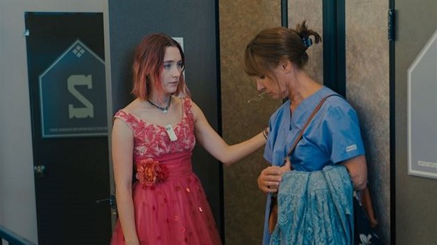 Saoirse Ronanov a Laurie Metcalfov jako matka a dcera ve filmu Lady Bird