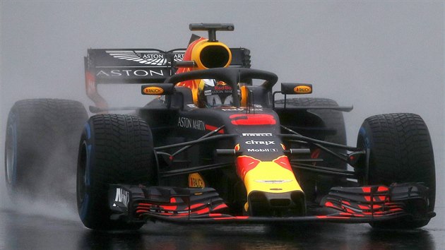 Daniel Ricciardo ze  stje Red Bull pi testech na okruhu u Barcelony