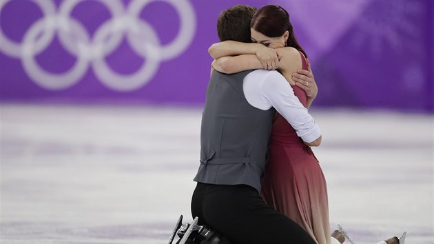 Rut krasobruslai Jekatrina Bobrovov a Dmitrij Solovjov bhem finle tanench pr