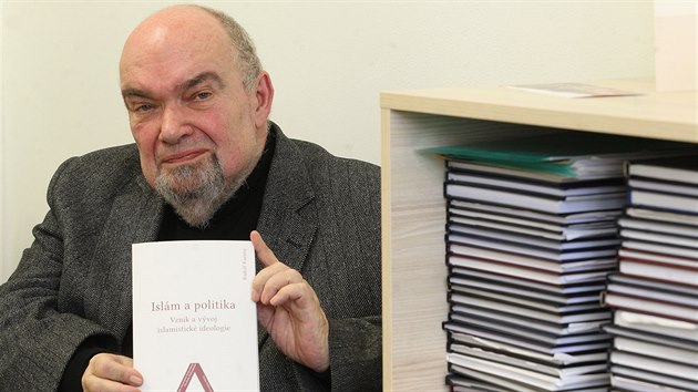 Politolog Rudolf Kuera, autor knihy Islm a politika: Vznik a vvoj islamistick ideologie.