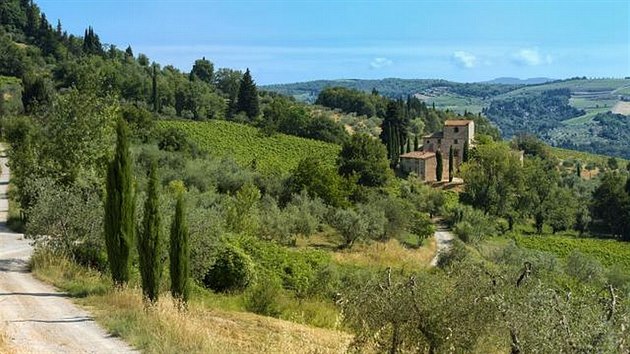 Vila, kterou Michelangelo koupil v roce 1549, stojí na svahu kopce Castellino, zhruba na půlce cesty mezi Florencií a Sienou. 