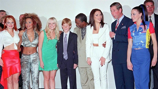 Princ Harry se svým otcem se se Spice Gilrs potkali po jejich koncertě v Jižní Africe (Johannesburg, 2. listopadu 1997).