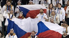 Češi fandí během čtvrtfinále olympiády s USA hokejistům