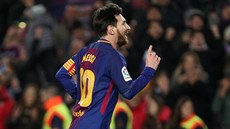 Lionel Messi slaví gól do sítě Girony.