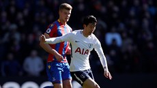 Heung-Min Son z Tottenhamu kope do míe v utkání proti Crystal Palace.