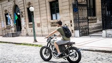 Jawa pestavená ve scrambler stylu