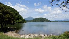 Jezero Inawaširo a cíp vrcholu Bandai